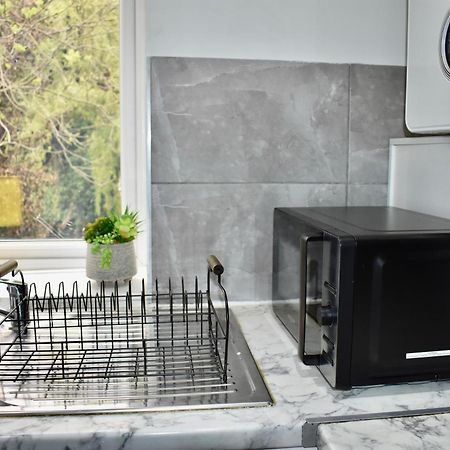 Luxury 2 Bedroom Apartment, Parking, Few Minutes Walk From Wembley Stadium 伦敦 外观 照片
