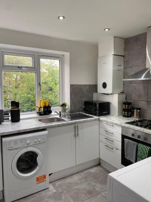 Luxury 2 Bedroom Apartment, Parking, Few Minutes Walk From Wembley Stadium 伦敦 外观 照片