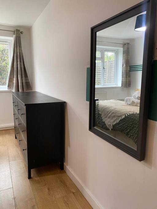Luxury 2 Bedroom Apartment, Parking, Few Minutes Walk From Wembley Stadium 伦敦 外观 照片