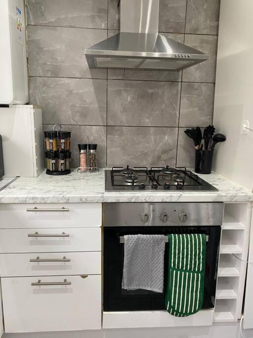 Luxury 2 Bedroom Apartment, Parking, Few Minutes Walk From Wembley Stadium 伦敦 外观 照片